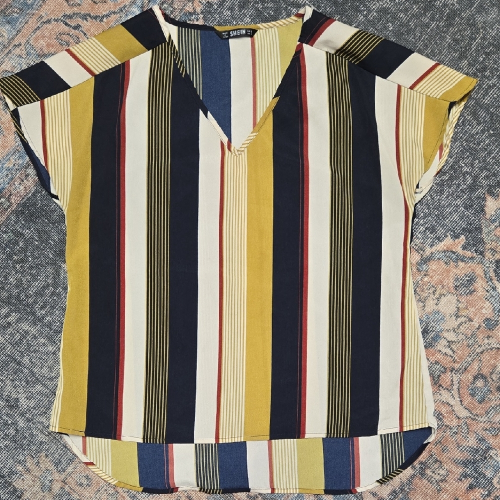 SHEIN Black and White V-Neck Relaxed Blouse